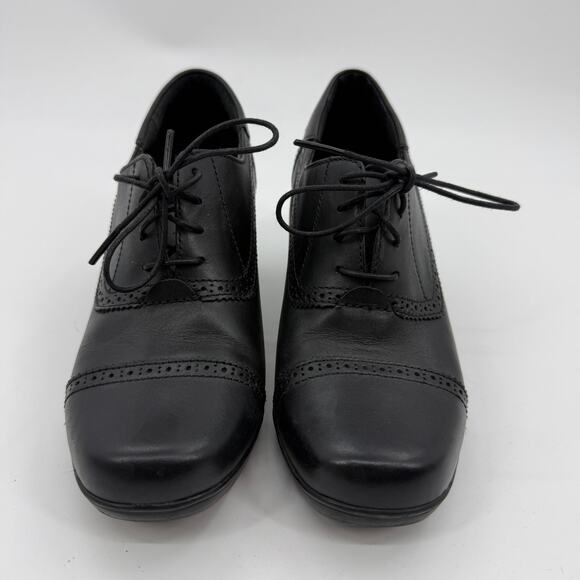 CLARKS Lace Up Ankle Boot Size 8 Womens Black Block Heel Witchy Brogue Retro - Picture 1 of 8